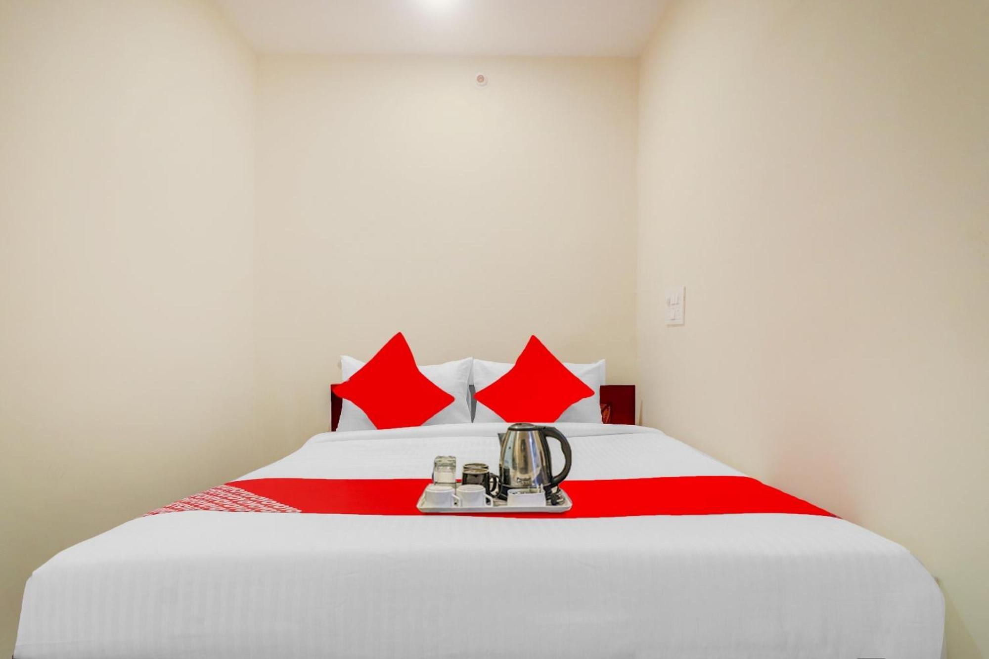 Hotel O Aayush Stay Inn Гайдарабад Екстер'єр фото