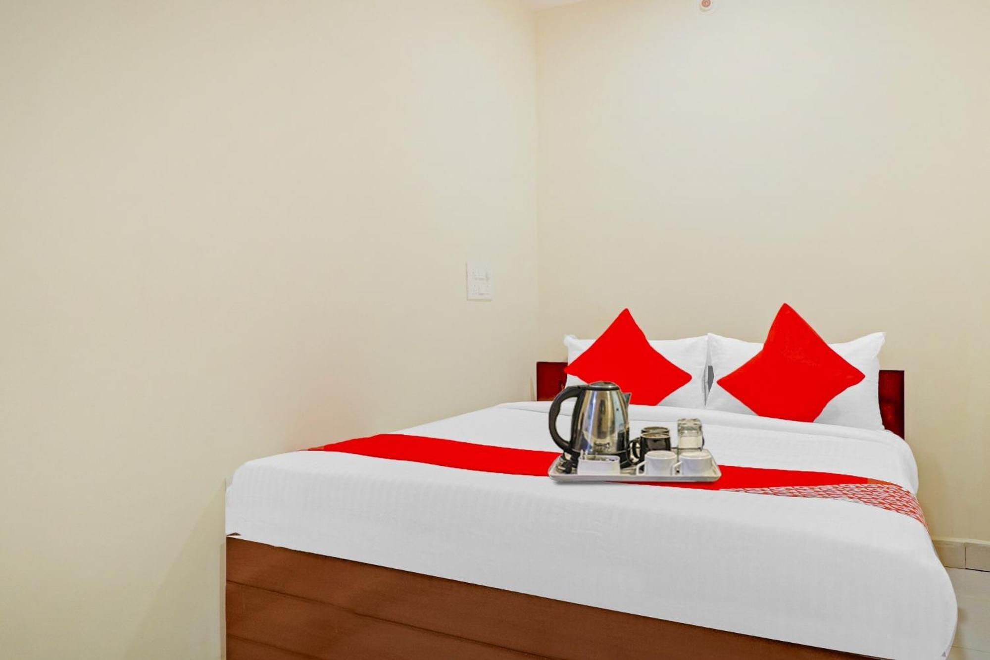 Hotel O Aayush Stay Inn Гайдарабад Екстер'єр фото