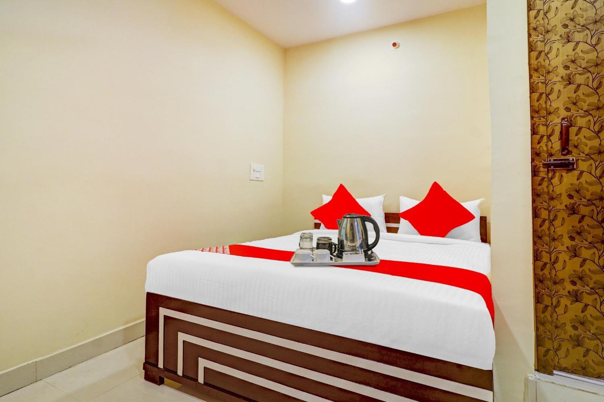 Hotel O Aayush Stay Inn Гайдарабад Екстер'єр фото